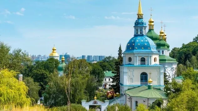 Через майже вісім століть: у Києві знову задзвонив дзвін Десятинної церкви